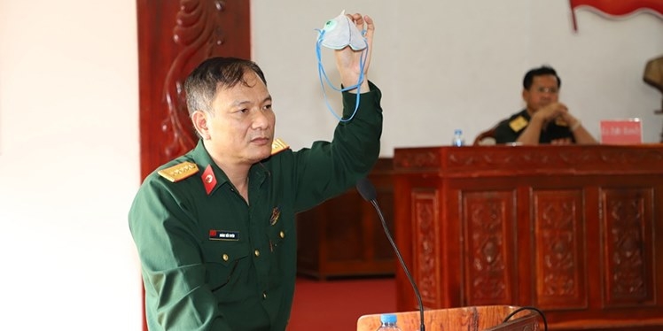 ຄະນະຊ ຽວຊານຫວຽດນາມ ສ ບຕ ຊ ດເຝ ກອ ບຮ ມ ໃຫ ພະນ ກງານແພດໝ ທະຫານ ສປປ ລາວ ຢ ແຂວງສະຫວ ນນະເຂດ