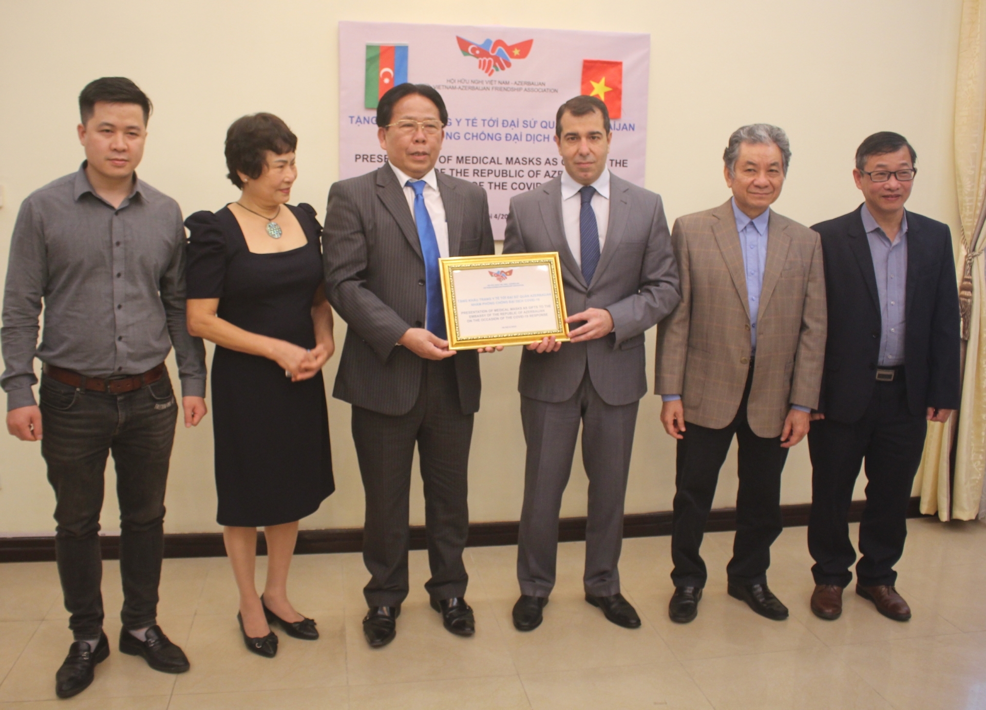 ສະມາຄົມມິດຕະພາບຫວຽດນາມ - Azerbaijan ໄດ້ມອບອຸປະກອນການແພດ ເພື່ອຊ່ວຍເຫຼືອປະຊາຊົນ Azerbaijan ສະມາຄ ມມ ດຕະພາບຫວຽດນາມ azerbaijan ໄດ ມອບອ ປະກອນການແພດ ເພ ອຊ ວຍເຫ ອປະຊາຊ ນ azerbaijan