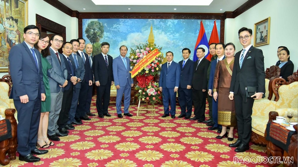 ຮອງລັດຖະມົນຕີກະຊວງການຕ່າງປະເທດຫວຽດນາມ ຫງວຽນກວກຢຸ້ງ ອວຍພອນບຸນປີໃໝ່ສະຖານທູດລາວ