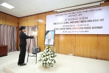 ອາໄລຫາ ແລະ ມອບຫຼຽນໄຊມິດຕະພາບໃຫ້ທ່ານ Rennie Davis - ເພື່ອນທີ່ສັດຊື່ຂອງຊາວຫວຽດນາມ