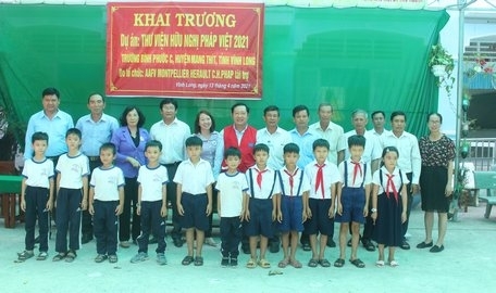 ສະມາຄົມມິດຕະພາບຫວຽດນາມ - ຝລັ່ງ ໄດ້ລະດົມເງິນຫຼາຍກວ່າ 80 ລ້ານດົ່ງ ເພື່ອສະໜັບສະໜູນ ຫ້ອງອ່ານໜັງສື ຢູ່ ຫວິງລອງ ສະມາຄົມມິດຕະພາບຫວຽດນາມ - ຝລັ່ງ ໄດ້ລະດົມເງິນຫຼາຍກວ່າ 80 ລ້ານດົ່ງ ເພື່ອສະໜັບສະໜູນ ຫ້ອງອ່ານໜັງສື ຢູ່ ຫວິງລອງ