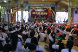 ຮ່າໂນ້ຍ: ນັກສຶກສາລາວເກືອບ 200 ຄົນ ໄດ້ບວດຂໍຄວາມສະຫງົບຢູ່ວັດ ຫງຽມຟູກ