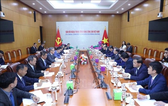 ການພົບປະເຈລະຈາ ລະຫວ່າງຄະນະພົວພັນຕ່າງປະເທດສູນກາງພັກ 2 ປະເທດຫວຽດນາມ ແລະ ລາວ ການພົບປະເຈລະຈາ ລະຫວ່າງຄະນະພົວພັນຕ່າງປະເທດສູນກາງພັກ 2 ປະເທດຫວຽດນາມ ແລະ ລາວ