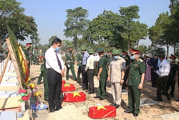 ແຂວງກວາງຈີ້: ຈັດຕັ້ງພິທີໄວ້ອາໄລ ແລະ ປົງອັດຖິທະຫານອາສາສະໝັກ ແລະ ຊ່ຽວຊານ ຫວຽດນາມທີ່ເສຍສະຫຼະຢູ່ ສປປ.ລາວ