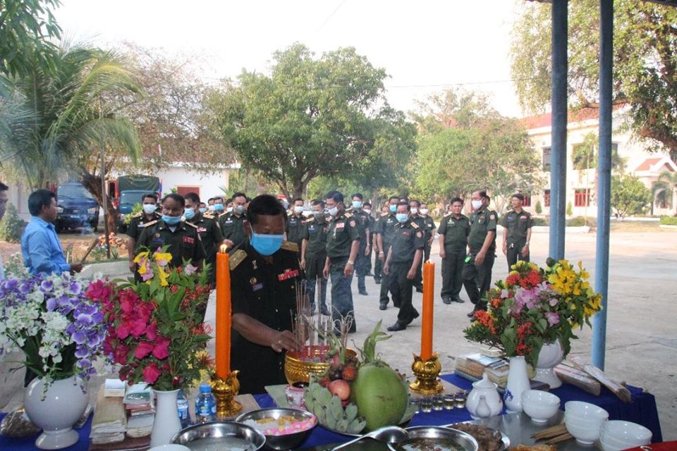 ພ ທ ສ ງອ ດຖ ທະຫານອາສາສະໝ ກ ແລະ ຊ ຽວຊານ ຫວຽດນາມ ທ ເສຍສະຫ ະຢ ແຂວງສາລະວ ນ ປະເທດລາວ ກ ບຄ ນປະເທດ