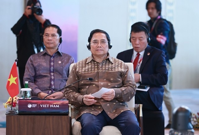 ທ່ານ​ນາ​ຍົກ​ລັດ​ຖະ​ມົນ​ຕີ ຟ້າມ​ມິ​ງຈິງ ເຂົ້າ​ຮ່ວມກອງ​ປະ​ຊຸມ​​ວົງແຄບ​ຢູ່ ກອງ​ປະ​ຊຸມ​ສຸດຍອດ ອາ​ຊຽ​ນ