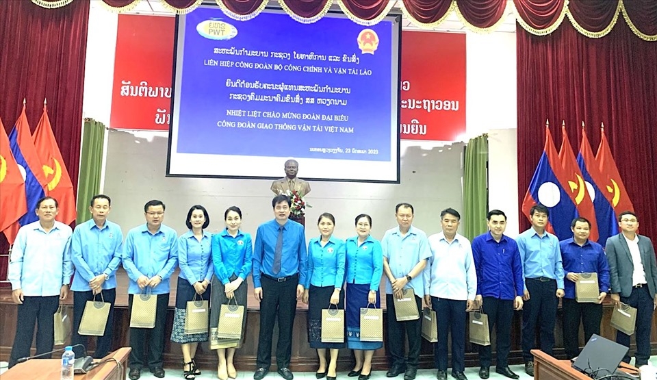 ອົງການກຳມະບານການຄົມມະນາຄົມຂົນສົ່ງຫວຽດນາມ ແບ່ງປັນປະສົບການກັບອົງການກຳມະບານລາວ ອົງການກຳມະບານການຄົມມະນາຄົມຂົນສົ່ງຫວຽດນາມ ແບ່ງປັນປະສົບການກັບອົງການກຳມະບານລາວ
