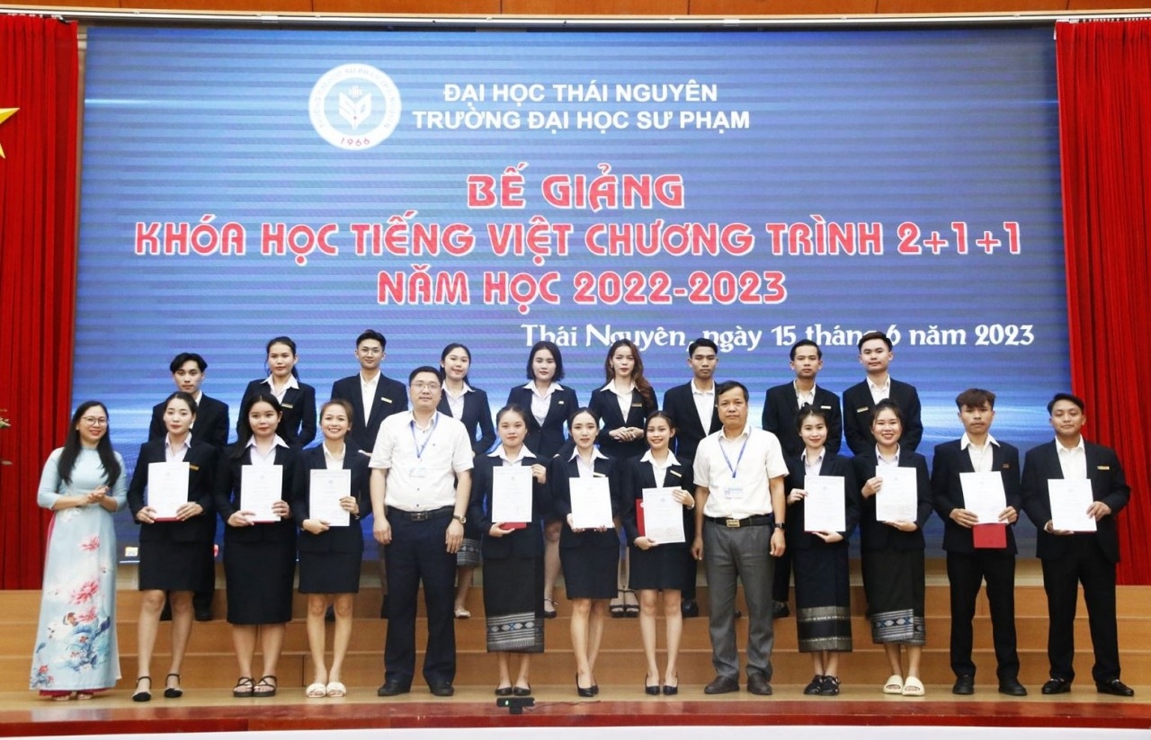 ນັກສຶກສາລາວ 19 ຄົນ ສຳເລັດການຮຽນພາສາຫວຽດ 9 ເດືອນ ຢູ່ ຫວຽດນາມ
