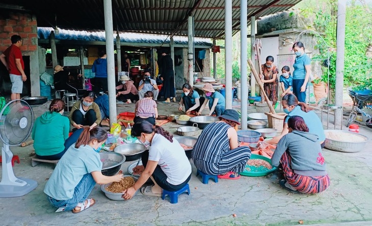 ຄວາມຮັກແພງພີ່ນ້ອງຮ່ວມຊາດ ຊ່ວຍປະຊາຊົນຢູ່ໃນເຂດເກີດການລະບາດ ເພື່ອເອົາຊະນະຄວາມຫຍຸ້ງຍາກ ຄວາມຮັກແພງພີ່ນ້ອງຮ່ວມຊາດ ຊ່ວຍປະຊາຊົນຢູ່ໃນເຂດເກີດການລະບາດ ເພື່ອເອົາຊະນະຄວາມຫຍຸ້ງຍາກ