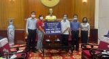 ສະມາຄົມຊາວຫວຽດນາມອາໄສຢູ່ມາກາວ ໄດ້ມອບເງິນເພື່ອຊ່ວຍເຫຼືອບ້ານເກີດເມືອງນອນ ຕໍ່ສູ້ກັບໂລກລະບາດ.