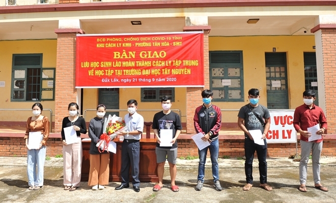 ຫວຽດນາມ ໄດ ມອບໃບຢ ງຢ ນການສຳເລ ດການແຍກອອກຫ າງ ໃຫ ນ ກສ ກສາລາວ ຈຳນວນ 7 ຄ ນ