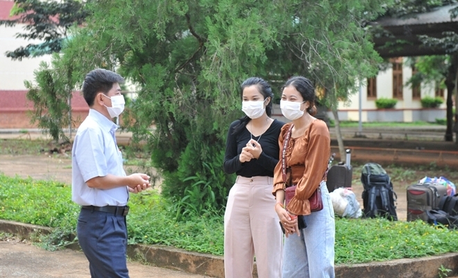 ຫວຽດນາມ ໄດ ມອບໃບຢ ງຢ ນການສຳເລ ດການແຍກອອກຫ າງ ໃຫ ນ ກສ ກສາລາວ ຈຳນວນ 7 ຄ ນ