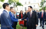 ປະທານສະພາແຫ່ງຊາດ: ແລກປ່ຽນ ຫຼື ຊື້ວັກຊີນ COVID-19 ຜ່ານທຸກຊ່ອງທາງ