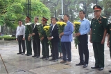 ສະມາຄົມມິດຕະພາບ ຫວຽດນາມ-ລາວ, ສະຖານທູດລາວ ປະຈຳ ຫວຽດນາມ ຖະຫວາຍທູບທຽນອາໄລຫາວິລະຊົນ ແລະ ນັກຮົບເສຍສະຫຼະຊີວິດເພື່ອຊາດສອງປະເທດ