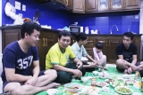 ອົບອຸ່ນອາຫານທຳອິດຂອງນັກສຶກສາລາວນາໆຊາດ ຢູ່ເຮືອນພໍ່ແມ່ປະຊາຊົນຫວຽດນາມ