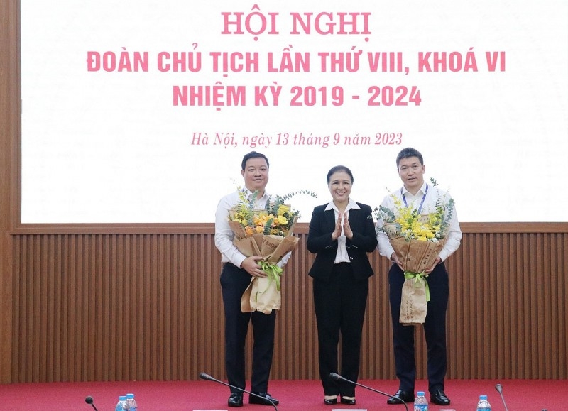 ສະຫາຍ ຟານແອງເຊີນ ໄດ້ຮັບເລືອກຕັ້ງເປັນປະທານສະຫະພັນບັນດາອົງການມິດຕະພາບ ຫວຽດນາມ ສະຫາຍ ຟານແອງເຊີນ ໄດ້ຮັບເລືອກຕັ້ງເປັນປະທານສະຫະພັນບັນດາອົງການມິດຕະພາບ ຫວຽດນາມ
