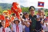 ຊາວ​ໜຸ່ມ​ຫວຽດນາມ ​ແລະ ລາວ ມ່ວນ​ຊື່ນ​ຢູ່​ເຂດ​ຊາຍ​ແດນ