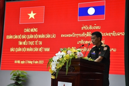 ຄະນະພະນັກງານໜັງສືພິມກອງທັບປະຊາຊົນລາວ ທັດສະນະສຶກສາຢູ່ໜັງສືພິມກອງທັບປະຊາຊົນຫວຽດນາມ ຄະນະພະນັກງານໜັງສືພິມກອງທັບປະຊາຊົນລາວ ທັດສະນະສຶກສາຢູ່ໜັງສືພິມກອງທັບປະຊາຊົນຫວຽດນາມ