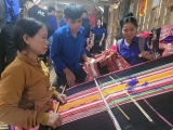 ງານ​ບຸນ​ວັດ​ທະ​ນະ​ທຳ​ ແລະ​ ກິ​ລາ​ຊາວ​ໜຸ່ມ​ຫວຽດ​ນາມ - ລາວ ຢູ່​ແຂວງ ບິ່ງ​ດິ້ງ
