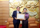 ມອບຫຼຽນກາລະນຶກ “ເພື່ອສັນຕິພາບ ແລະ ມິດຕະພາບລະຫວ່າງບັນດາຊາດ” ໃຫ້ແກ່ທ່ານເອກອັກຄະລັດຖະທູດ ສ.ເກົາຫຼີ