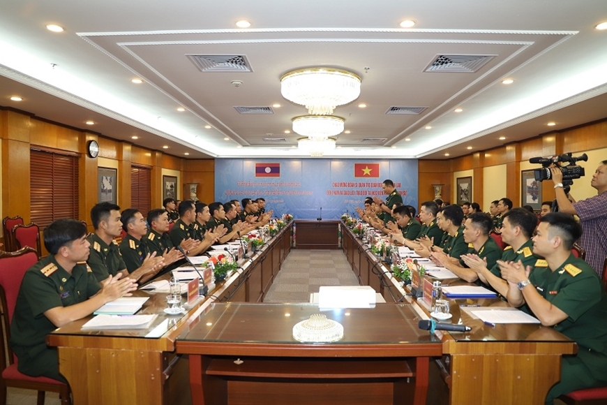 ພົບປະແລກປ່ຽນພະນັກງານນາຍ​ທະຫານ​ໜຸ່ມກອງທັບປະຊາຊົນຫວຽດນາມ - ລາວ