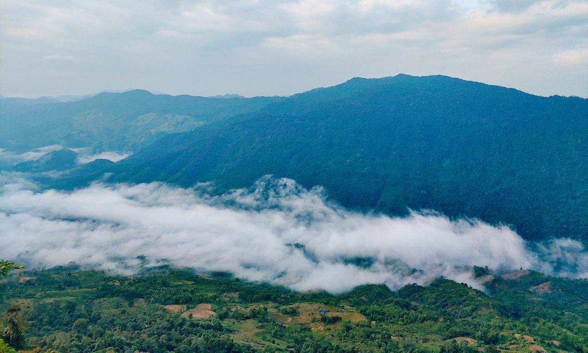 ຄົ້ນ​ພົບ​ລະ​ດູ​ສີເຫຼືອງ ​ແລະ ໄປລ່າ​ເມກ​ຢູ່ຮວ່າບິ່ງ