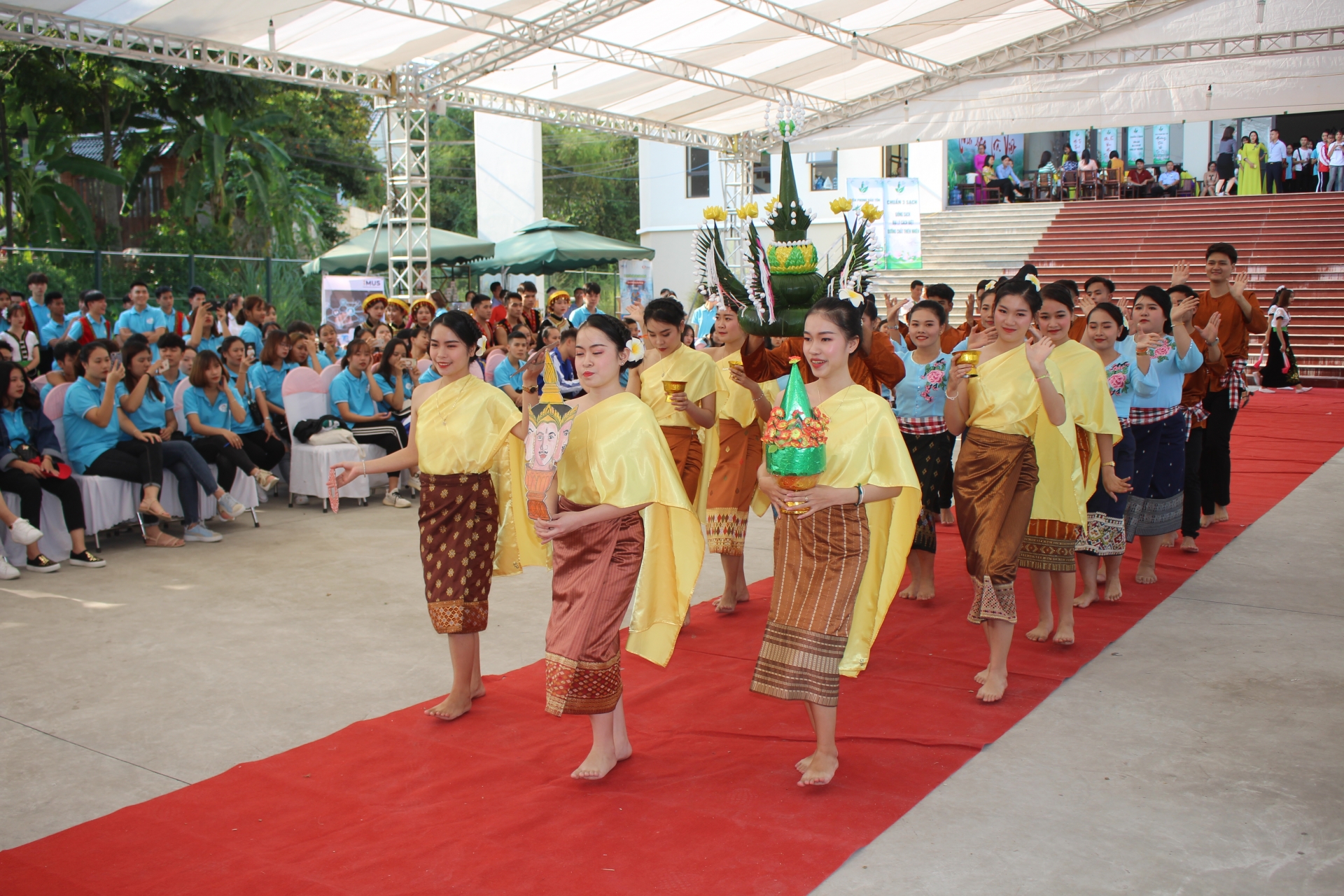 Ấn tượng “Không gian văn hóa Việt Nam – Lào” tại Đại học Thái Nguyên dac sac khong gian van hoa viet nam lao
