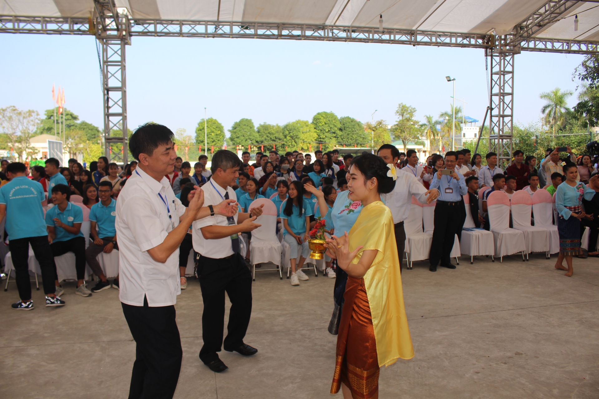 Ấn tượng “Không gian văn hóa Việt Nam – Lào” tại Đại học Thái Nguyên dac sac khong gian van hoa viet nam lao