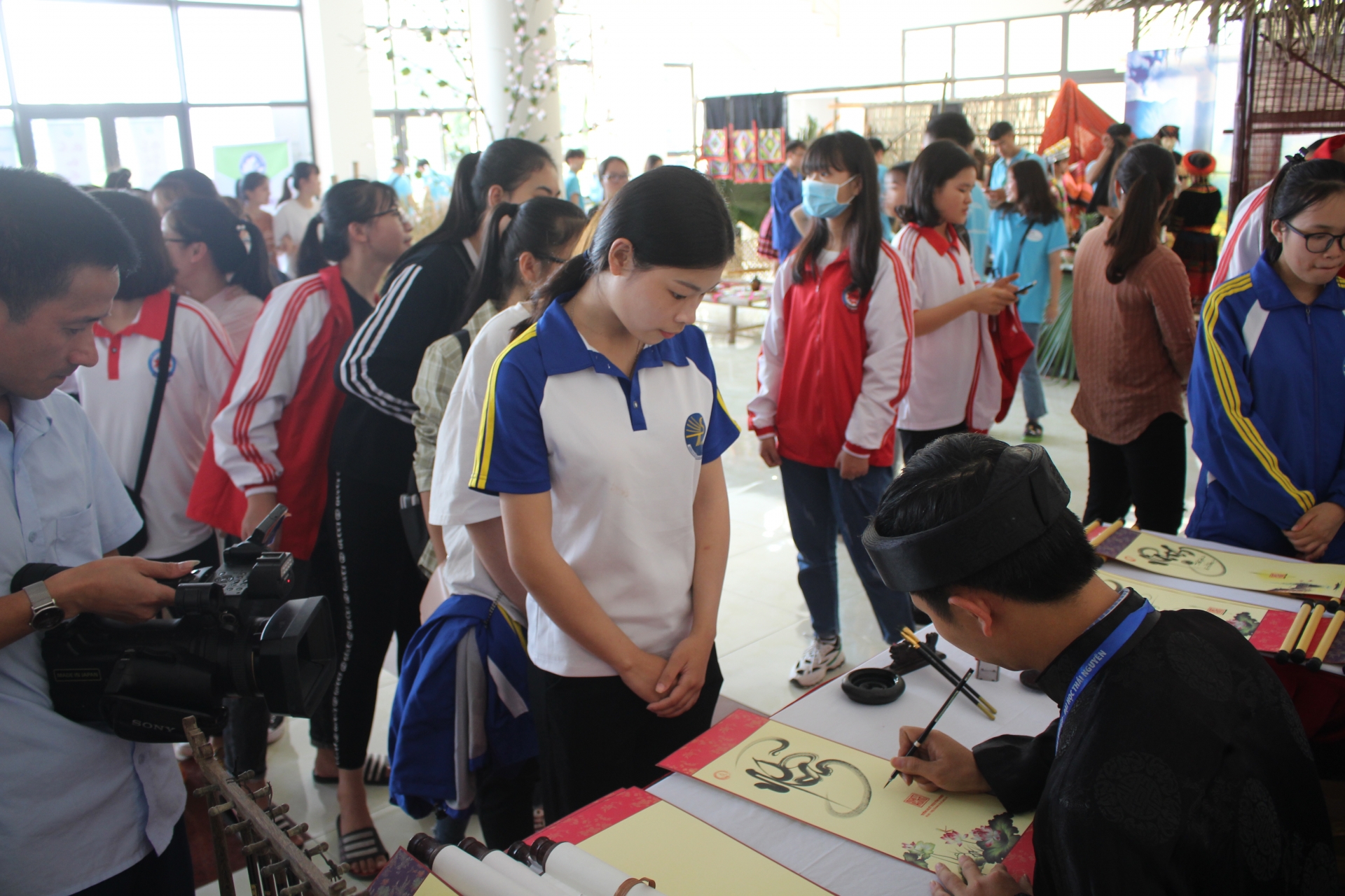 Ấn tượng “Không gian văn hóa Việt Nam – Lào” tại Đại học Thái Nguyên dac sac khong gian van hoa viet nam lao
