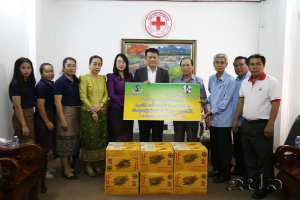 ບັນດາວິສາຫະກິດລາວ ໄດ້ສືບຕໍ່ຮ່ວມແຮງຮ່ວມໃຈສະໜັບສະໜູນ ປະຊາຊົນທີ່ຖືກຜົນກະທົບຈາກໄພນໍ້າຖ້ວມ ບ ນດາວ ສາຫະກ ດລາວ ໄດ ສ ບຕ ຮ ວມແຮງຮ ວມໃຈສະໜ ບສະໜ ນ ປະຊາຊ ນທ ຖ ກຜ ນກະທ ບຈາກໄພນ າຖ ວມ