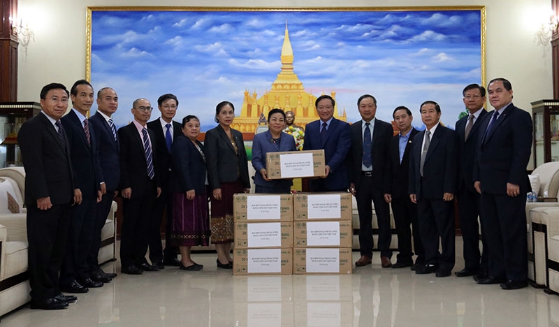 ຫວຽດນາມ ໄດ ມອບຜ າບ ງປາກຈຳນວນ 30 000 ແຜ ນ ເພ ອສະໜ ບສະໜ ນ ປະເທດລາວ ປ ອງກ ນ ແລະ ຕ ານ covid 19