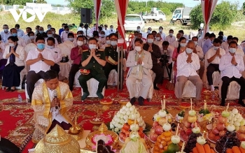 ການເລີ່ມລົງມືກໍ່ສ້າງອະນຸສາວະລີມິດຕະພາບ ຫວຽດນາມ - ກຳປູເຈຍ ຢູ່ ແຂວງ Tbong Khnum