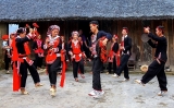 ອະນຸລັກຮັກສາ ແລະ ເສີມຂະຫຍາຍຄຸນຄ່າ ຂອງຊຸດເສືອຜ້າອາພອນຂອງຊາວເຜົ່າສ່ວນໜ້ອຍ