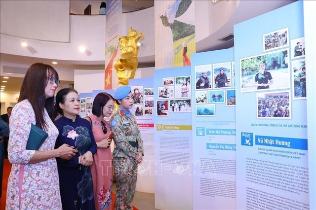 ໄຂ​ງານ​ວາງ​ສະ​ແດງ “17 ແບບ​ຢ່າງ​ຂອງ ຫວຽດ​ນາມ ເຄື່ອນ​ໄຫວ​ເພື່ອ​ການ​ພັດ​ທະ​ນາ​ແບບ​ຍືນ​ຍົງ”