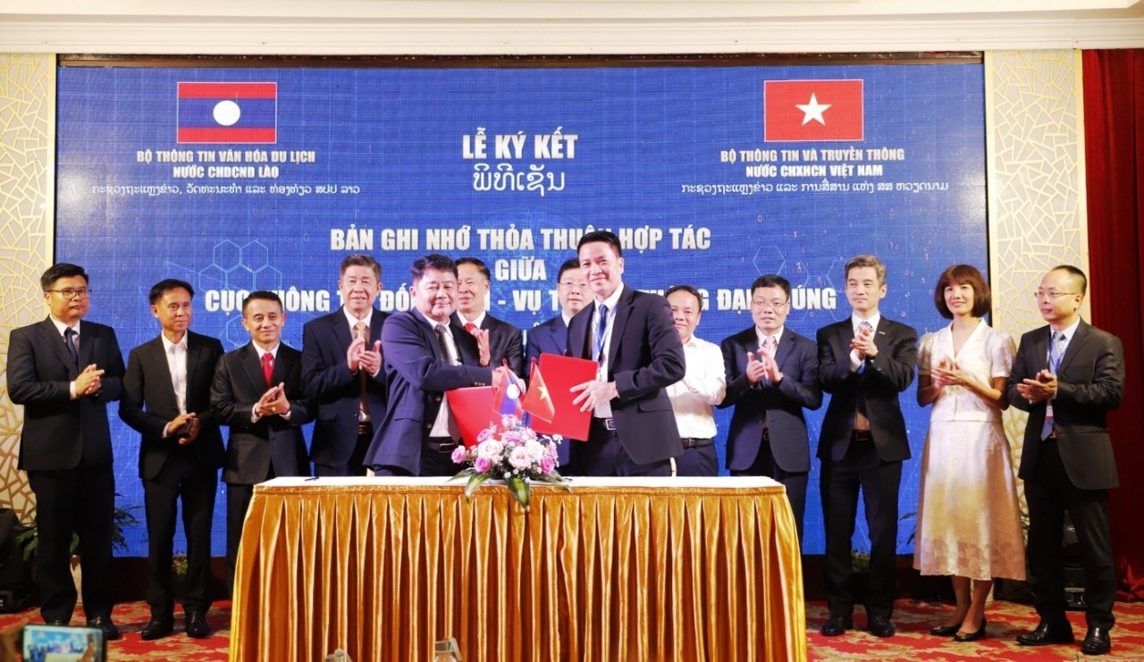 ລົງນາມໃນບົດບັນທຶກຊ່ວຍຈຳ ການຮ່ວມມືສື່ມວນຊົນຕ່າງປະເທດລະຫວ່າງຫວຽດນາມ ແລະ ລາວ ລົງນາມໃນບົດບັນທຶກຊ່ວຍຈຳ ການຮ່ວມມືສື່ມວນຊົນຕ່າງປະເທດລະຫວ່າງຫວຽດນາມ ແລະ ລາວ