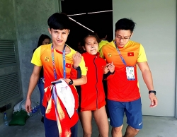 vua gianh hcv sea games nu trung ve tuyen viet nam phai nhap vien vi kiet suc