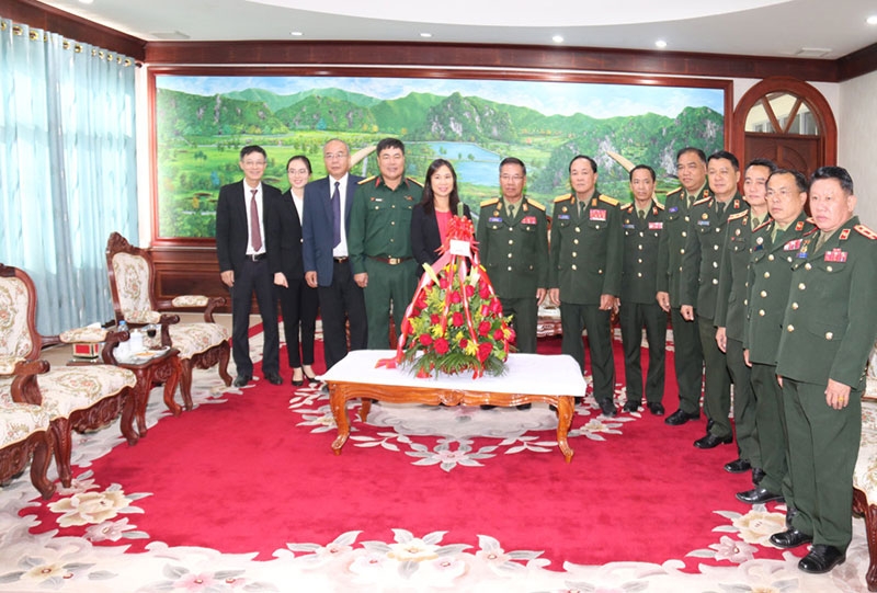 ຫວຽດນາມ ອວຍພອນກະຊວງປ ອງກ ນຄວາມສະຫງ ບ ແລະ ປ ອງກ ນປະເທດລາວ ເນ ອງໃນໂອກາດສະເຫ ມສະຫ ອງ 45 ປ ແຫ ງວ ນຊາດ ສປປ ລາວ