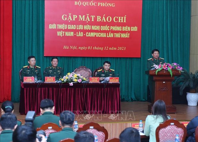 ການພົບປະແລກປ່ຽນມິດຕະພາບປ້ອງກັນປະເທດຊາຍແດນ ຫວຽດນາມ - ລາວ - ກຳປູເຈຍ ຈັດຕັ້ງເປັນຄັ້ງທຳອິດ