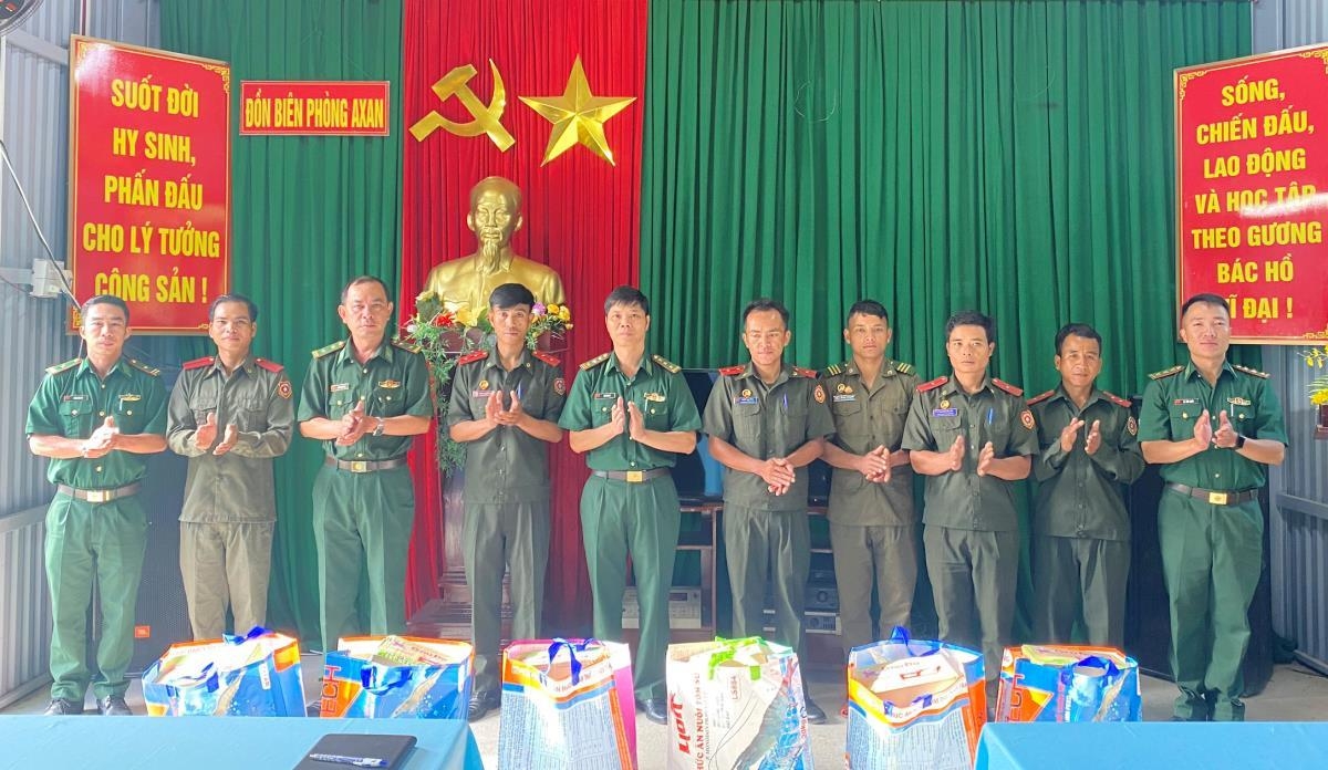 ຮັດແໜ້ນສາຍພົວພັນມິດຕະພາບລະຫວ່າງກຳລັງປົກປັກຮັກສາເສັ້ນຊາຍແດນຂອງ 3 ປະເທດ ຫວຽດນາມ - ລາວ - ກຳປູເຈຍ