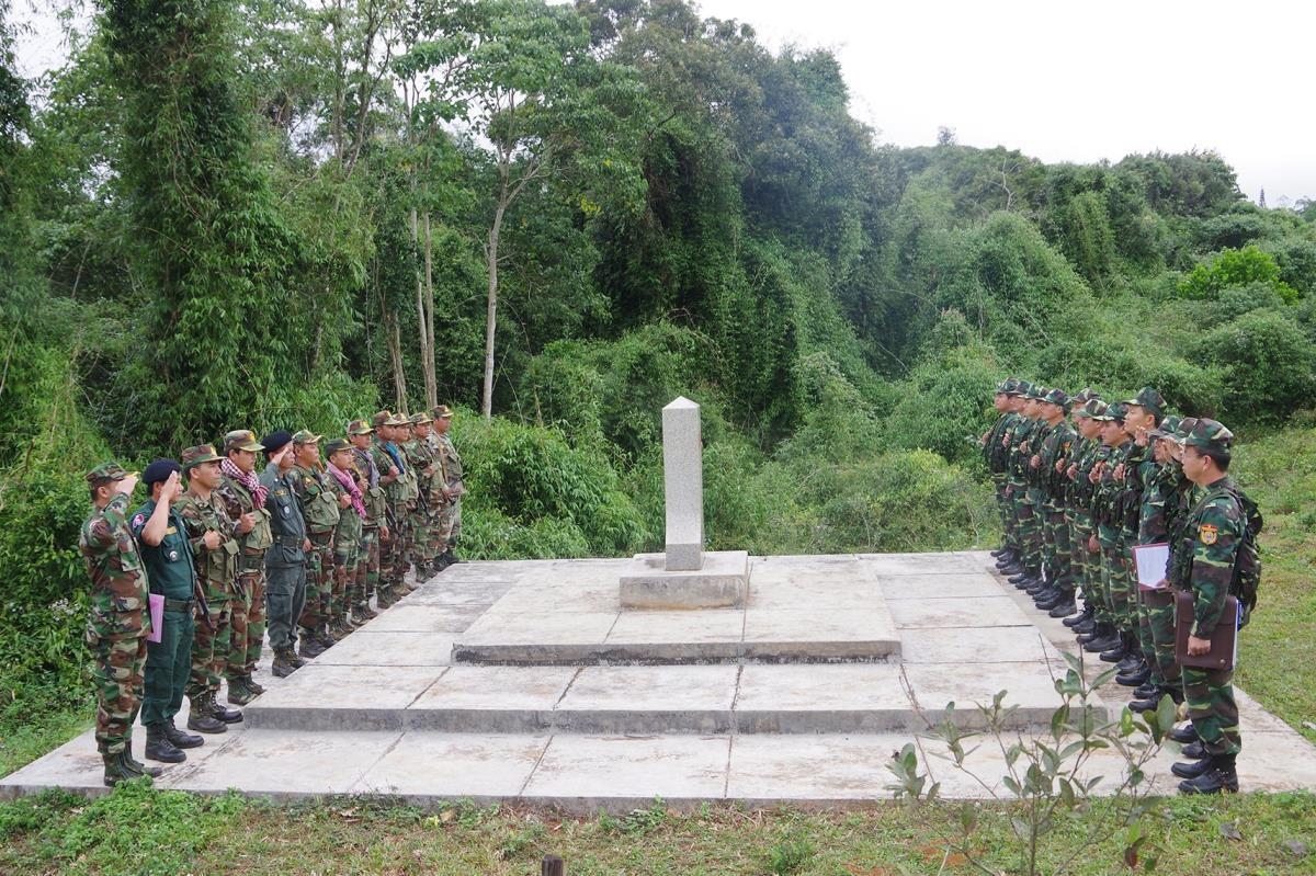 ຮັດແໜ້ນສາຍພົວພັນມິດຕະພາບລະຫວ່າງກຳລັງປົກປັກຮັກສາເສັ້ນຊາຍແດນຂອງ 3 ປະເທດ ຫວຽດນາມ - ລາວ - ກຳປູເຈຍ