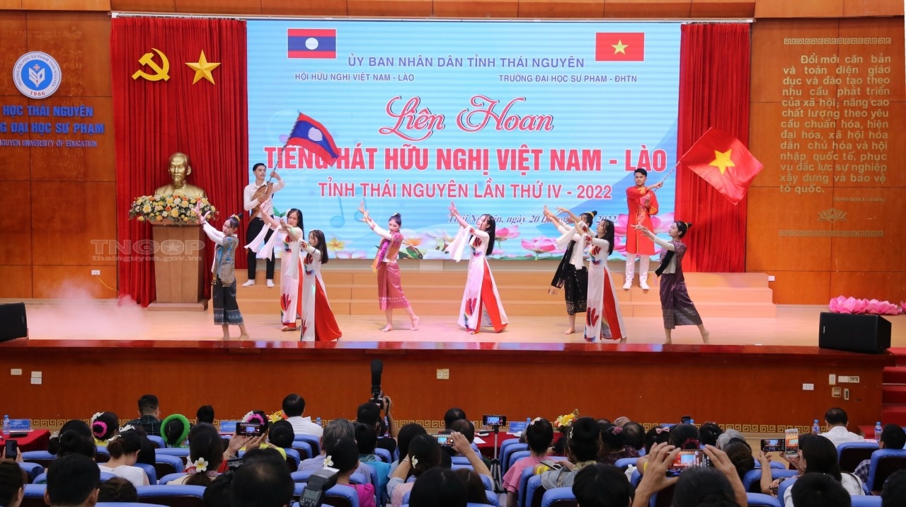 ງານສະເຫຼີມສະຫຼອງຮ້ອງເພງມິດຕະພາບຫວຽດນາມ - ລາວ: ດົນຕີເຊື່ອມຕໍ່ຈິດໃຈຂອງປະຊາຊົນສອງປະເທດ ງານສະເຫຼີມສະຫຼອງຮ້ອງເພງມິດຕະພາບຫວຽດນາມ - ລາວ: ດົນຕີເຊື່ອມຕໍ່ຈິດໃຈຂອງປະຊາຊົນສອງປະເທດ