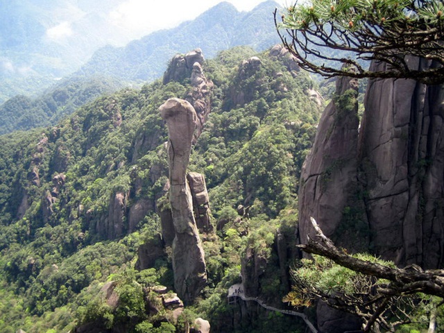 khoan lo vao di san 3 du khach trung quoc bi phat toi 20 ty dong