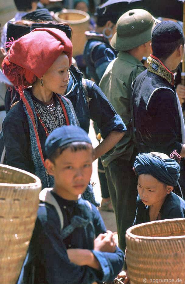 chum anh phien cho sapa nam 1992 trong anh cua du khach nuoc ngoai