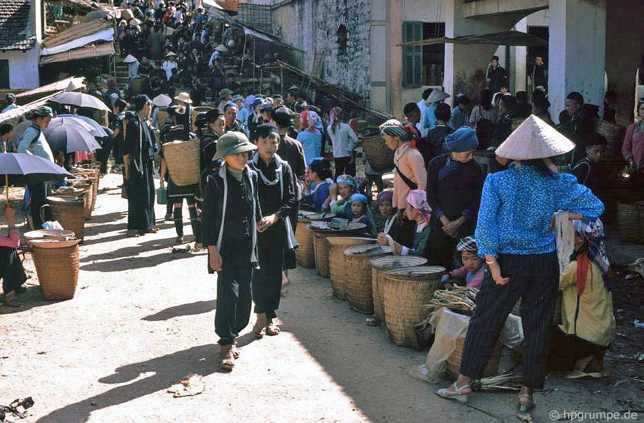 chum anh phien cho sapa nam 1992 trong anh cua du khach nuoc ngoai