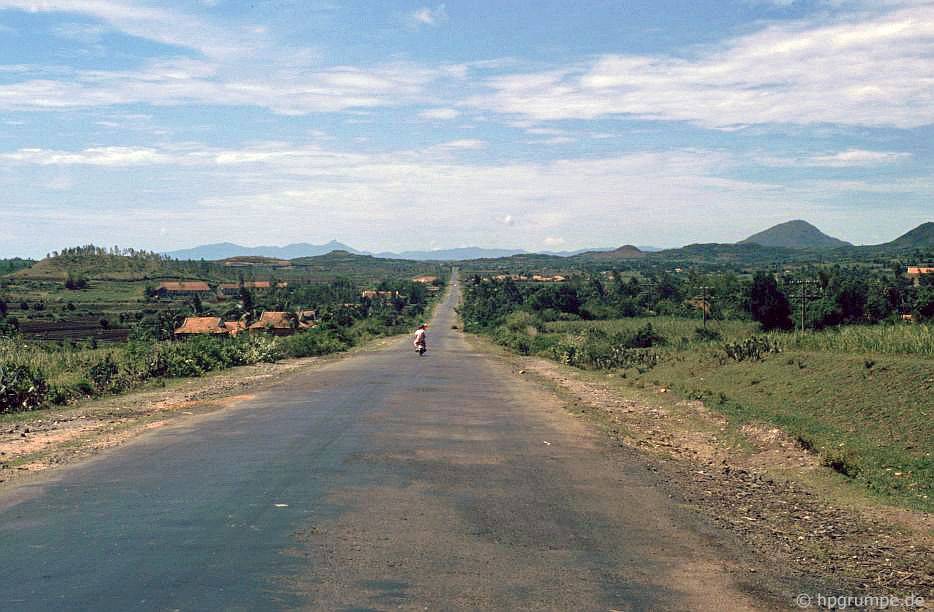 Chùm ảnh màu "cực độc" về xứ "hoa vàng cỏ xanh" Phú Yên đẹp lạ lùng thập niên 90 chum anh mau cuc doc ve xu hoa vang co xanh phu yen dep la lung thap nien 90