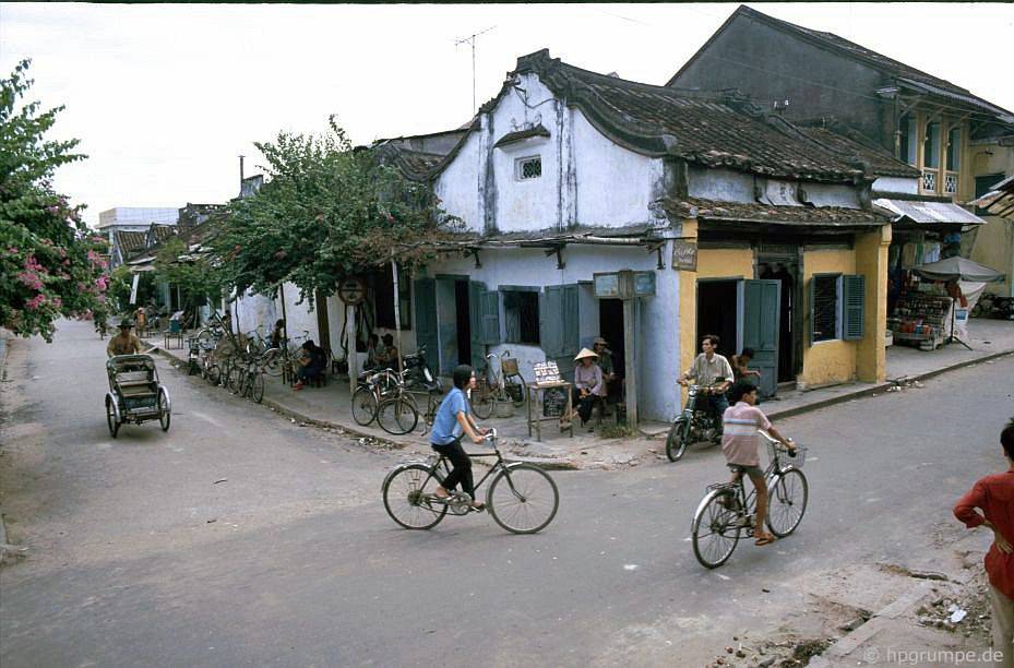 Chùm ảnh: Phố cổ Hội An những năm 90 đẹp nguyên bản qua ống kính nhiếp ảnh gia Đức chum anh pho co hoi an nhung nam 90 dep nguyen ban qua ong kinh nhiep anh gia duc
