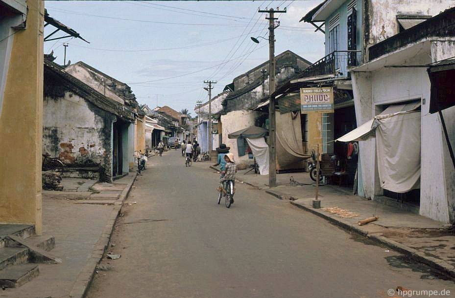 Chùm ảnh: Phố cổ Hội An những năm 90 đẹp nguyên bản qua ống kính nhiếp ảnh gia Đức chum anh pho co hoi an nhung nam 90 dep nguyen ban qua ong kinh nhiep anh gia duc