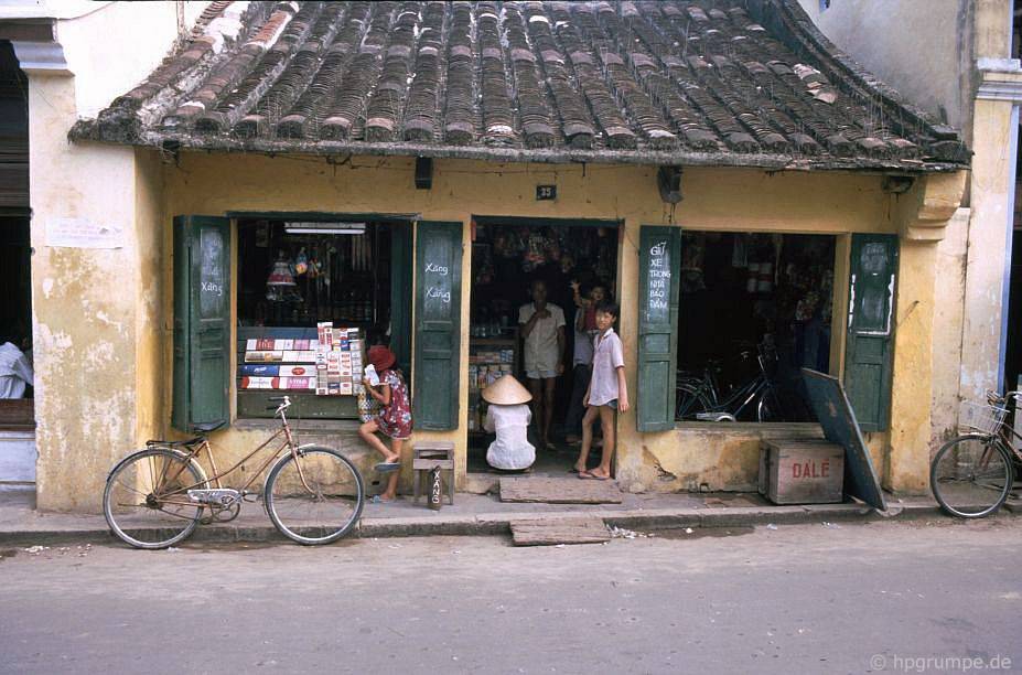 Chùm ảnh: Phố cổ Hội An những năm 90 đẹp nguyên bản qua ống kính nhiếp ảnh gia Đức chum anh pho co hoi an nhung nam 90 dep nguyen ban qua ong kinh nhiep anh gia duc