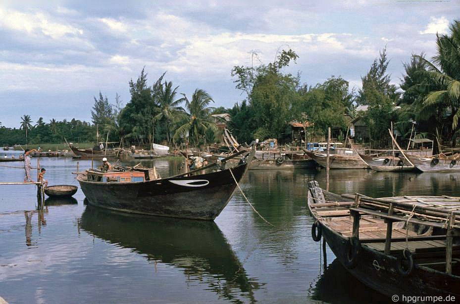 Chùm ảnh: Phố cổ Hội An những năm 90 đẹp nguyên bản qua ống kính nhiếp ảnh gia Đức chum anh pho co hoi an nhung nam 90 dep nguyen ban qua ong kinh nhiep anh gia duc