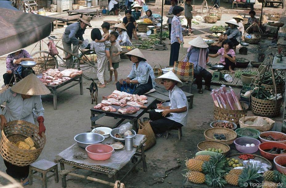 Chùm ảnh hiếm về những khu chợ nổi tiếng ở Việt Nam những năm 90 chum anh hiem ve nhung khu cho noi tieng o viet nam nhung nam 90